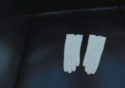 WHITE LEATHER GLOVES VIEW